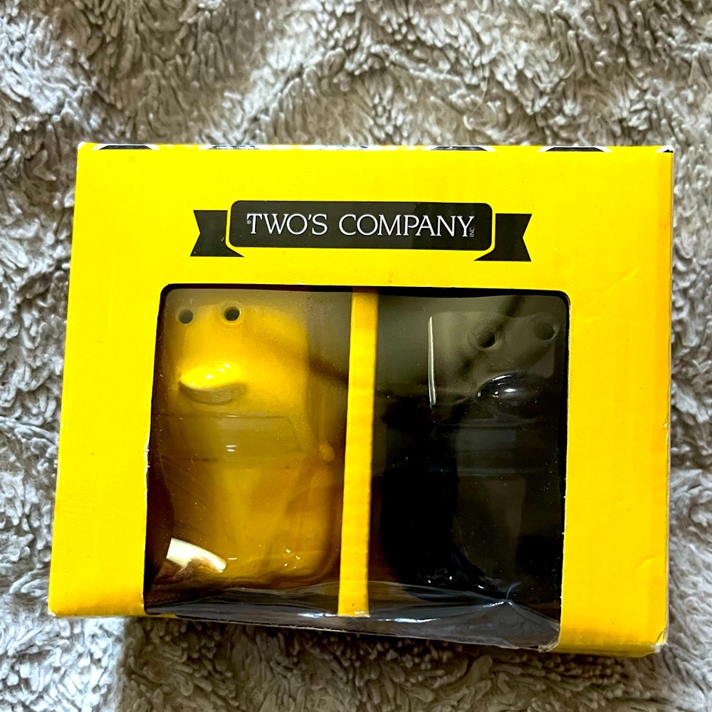 Taxi! Salt and pepper shakers